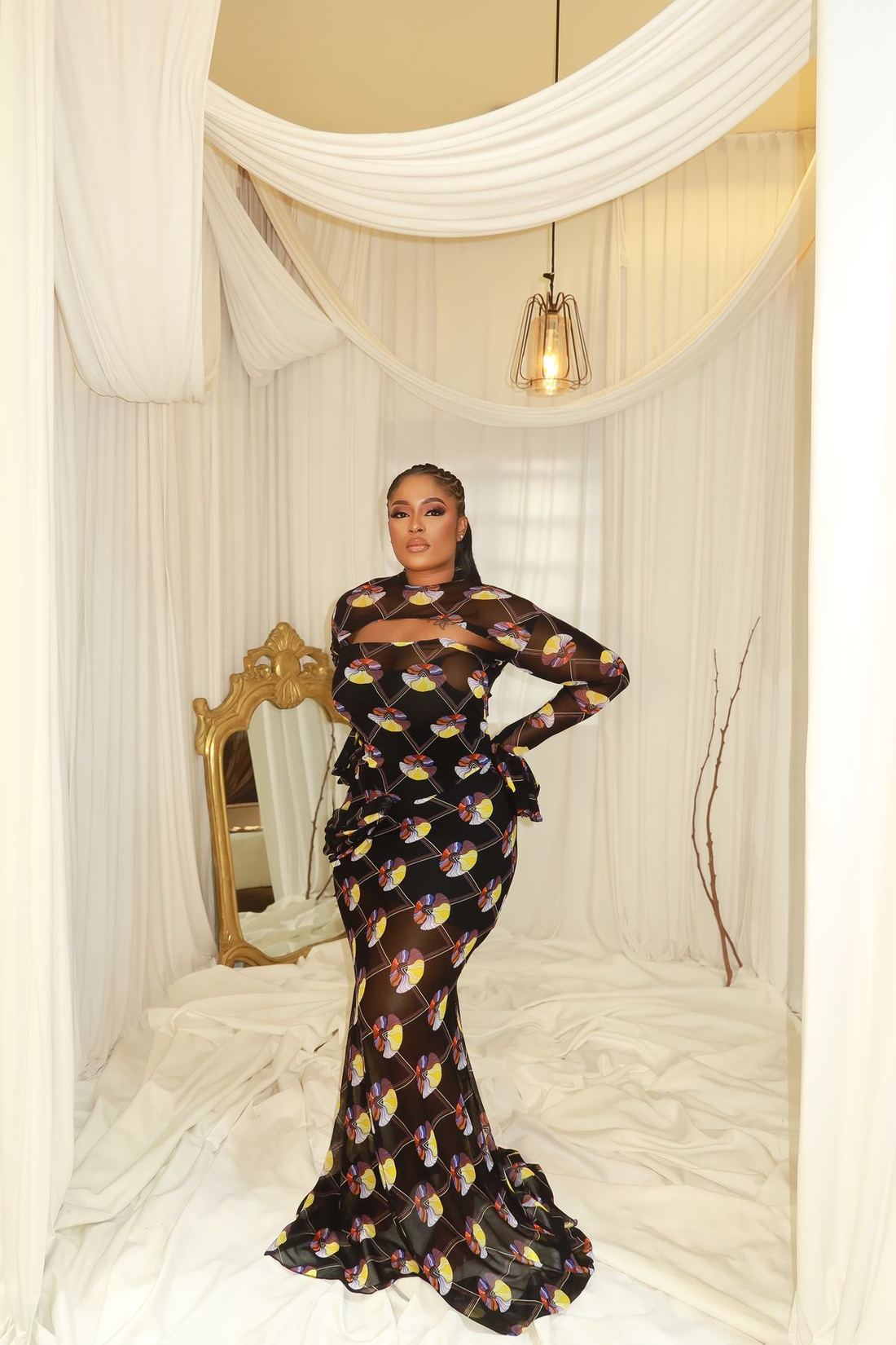 Nia in Midnight bloom